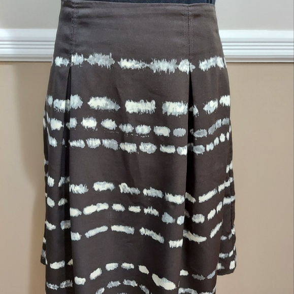 Women's simply vera, Vera Wang size 4 pleated skirt. Silky soft. - Picture 4 of 10